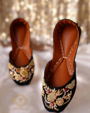 Festive khussas